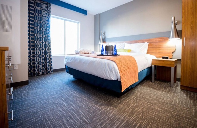 2BR Ste with 2 Queens and 1 King at The Kartrite Resort and Indoor Waterpark