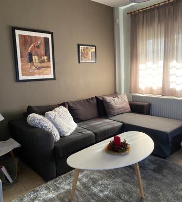 2DOORS & Free Parking