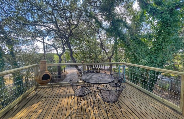 2nd floor, 2 bedroom, 2 bathroom unit near Boat Ramp 2 in Canyon Lake!