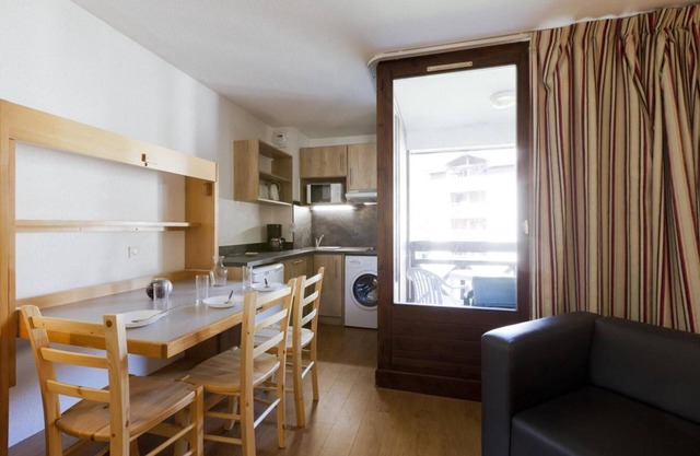 Resort Ski Locker Brides Les Bains 