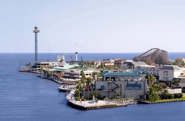 2nd Level with Large Balcony & King bed next to NASA