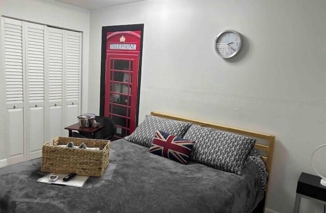 2PPL/Top Location/Parking/10 min Airport #2