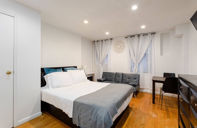 2RW Chic Chelsea Studio Just for You