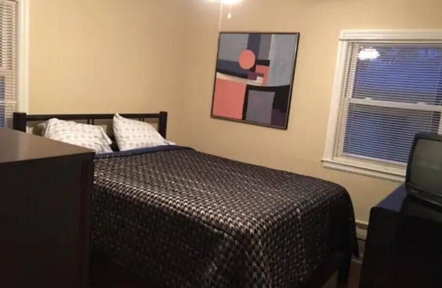 3 bdrm/1.5 bath, garage w/fenced yard