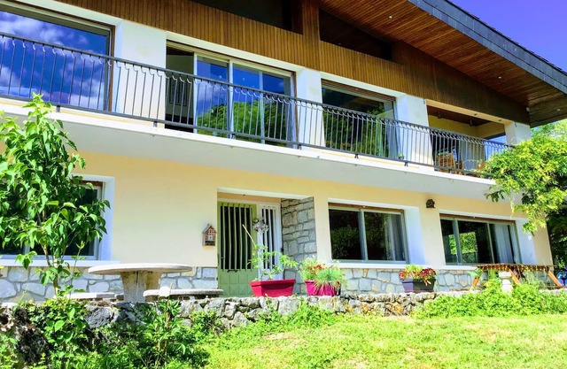 3-Bed Apartment in Chalet in Entre-Deux-Guiers