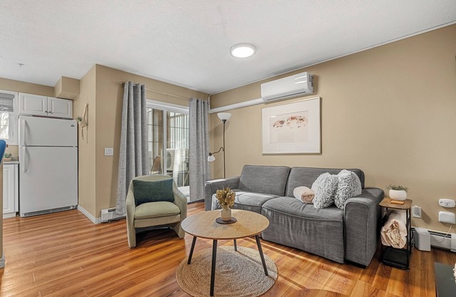 3-Bed by River, AC, Free Parking, Near Saddledome