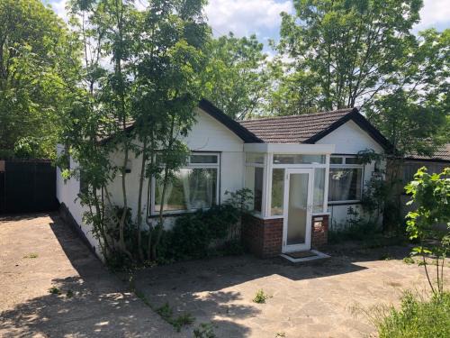 3 Bed Cottage Retreat - Private Garden & Parking