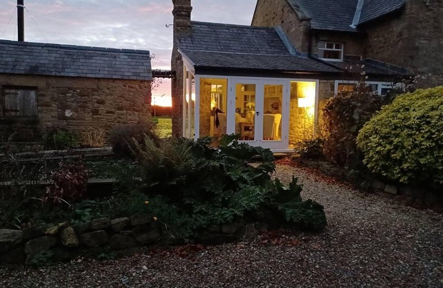 3 Bed Cottage-sleeps 6-country Views-pet Friendly