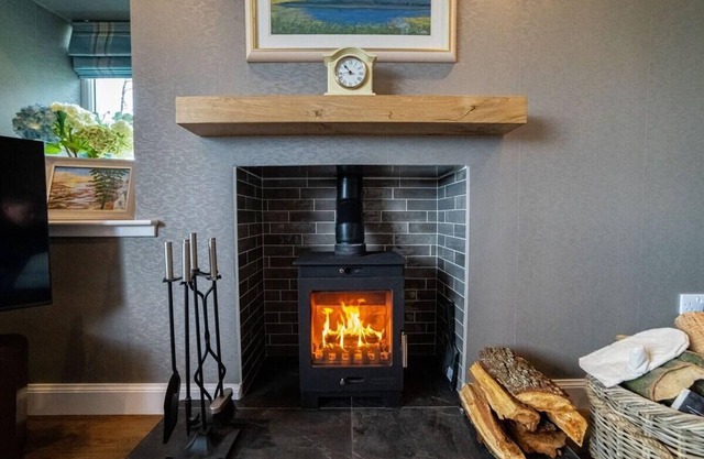 3 Bed Cottage-Sleeps 6-Garden-Free Parking