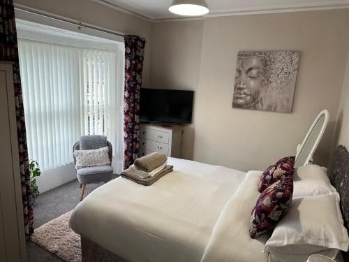 3 Bed Flat - Sleeps 6 - Parking - Wifi