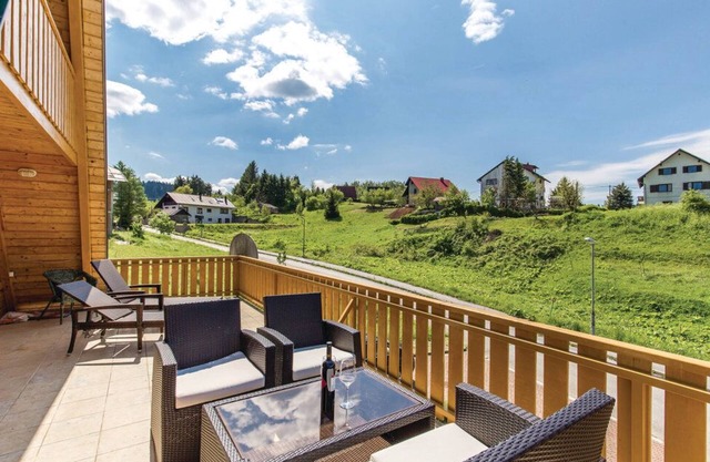 3 Bed House Sleeps 6 - Pool, Pets, Garden, Parking