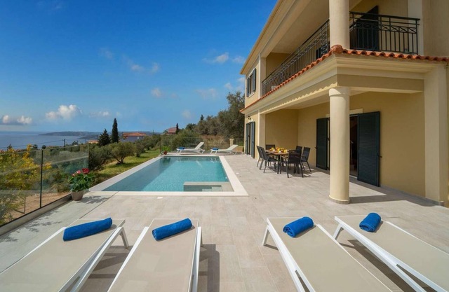 3 bed villa with sea views, Lourdas