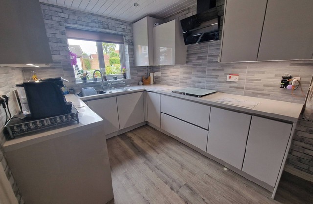 3 Bedroom - 1 Bathroom - Garden - Pet Friendly