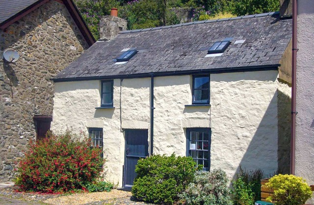 3 bedroom accommodation in Lower Town