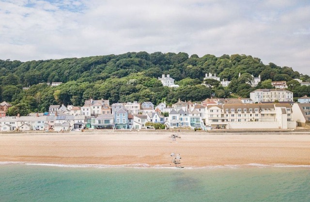 3 bedroom accommodation in Sandgate