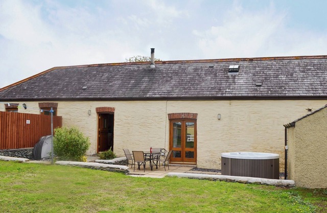 3 bedroom accommodation in Llanynghenedl, near Holyhead