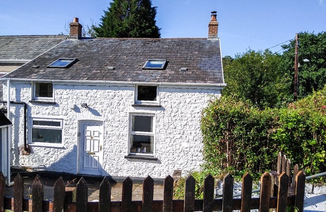 3 bedroom accommodation in Cwmtwrch, near Swansea