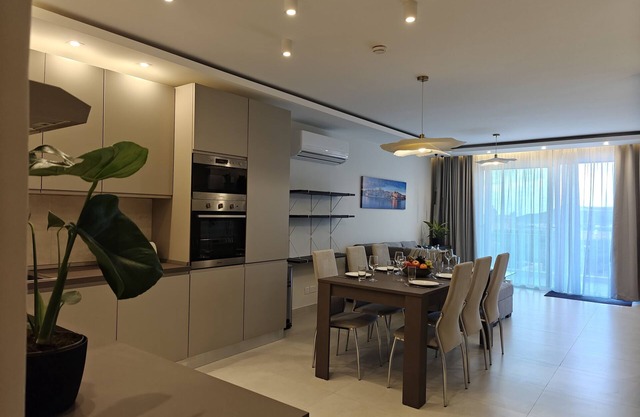 3-bedroom apartment in Għarb with Stunning views, breakfast and hotel amenities