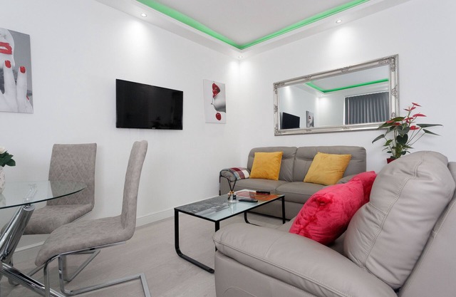3 bedroom Apartment near St James Hospital-Leeds
