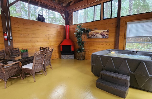 3-bedroom cabin in wonderful Ashford with WiFi