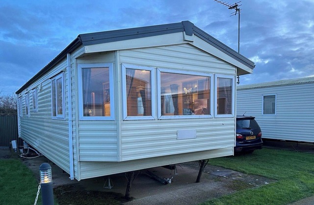 3 Bedroom Caravan - Sleeps 6, Pool & Garden
