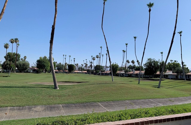 3-bedroom condo on golf course with pool, spa, AC, WiFi in awesome Rancho Mirage