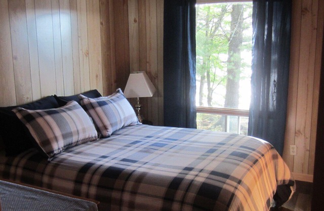 3 Bedroom Cottage Retreat - Boat Access Only