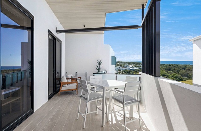 3 Bedroom Deluxe with partial ocean view