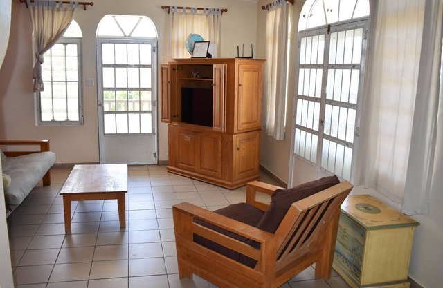 3-bedroom fenced house in beautiful Cabo Rojo with AC, Space for boat trailer