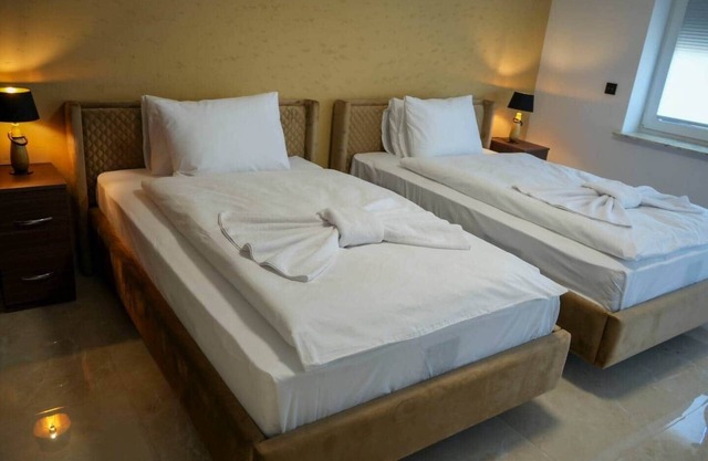 3-Bedroom Flat 5 Beds Terrace Family Business NO3