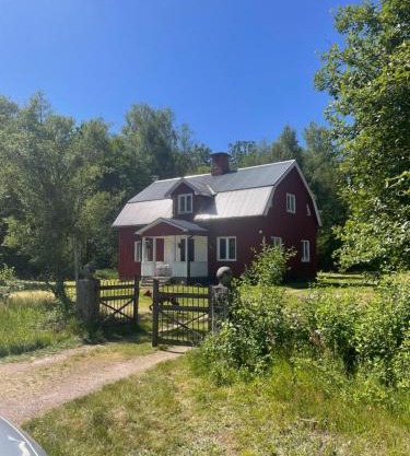 3 bedroom Forest Cabin Retreat in Högsby Småland