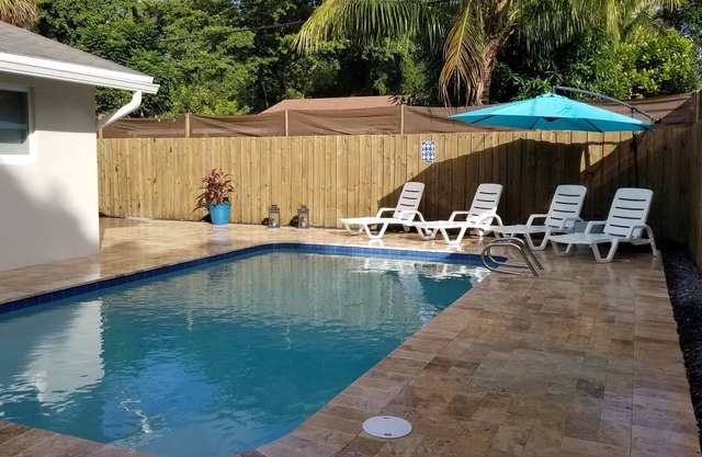 3-Bedroom Heated Private Pool Vacation Home just minutes from the Beach Pet