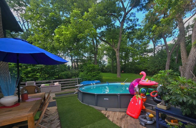3-bedroom hillside property in woods with fireplace and lake view