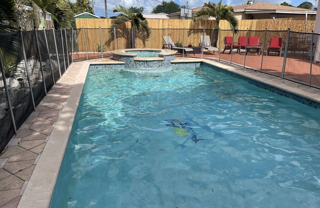 3-Bedroom Home With Heated Pool And Short Drive To The Beaches.