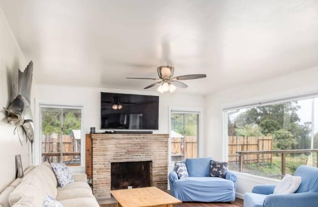 3 Bedroom Home with Stunning Views - Dog friendly!