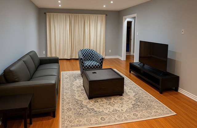 3-bedroom house in charming Brampton with WiFi, AC. Start your getaway