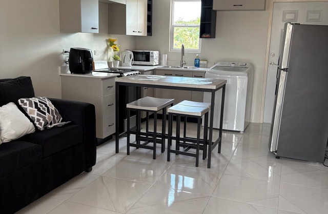 3-bedroom house in fabulous Portmore with WiFi, AC , water heater, ring camera