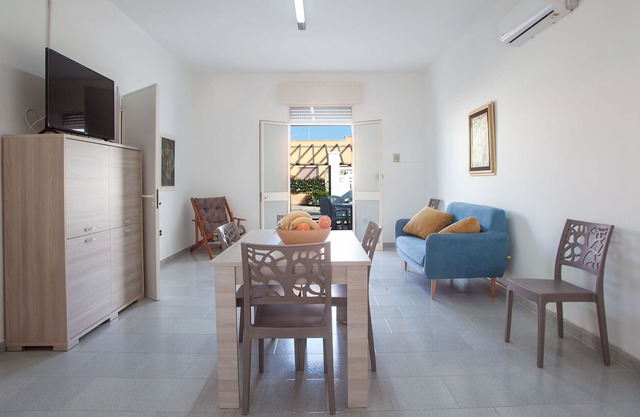 3 bedroom house on the beach of Punta Grossa, between Punta Prosciutto and Torre Lapillo m244