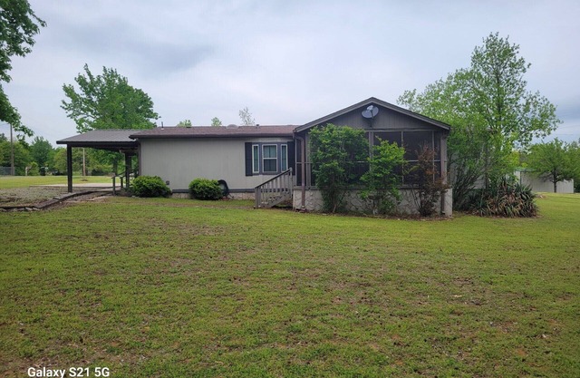 3-bedroom house on Eufaula Lake in delightful Porum