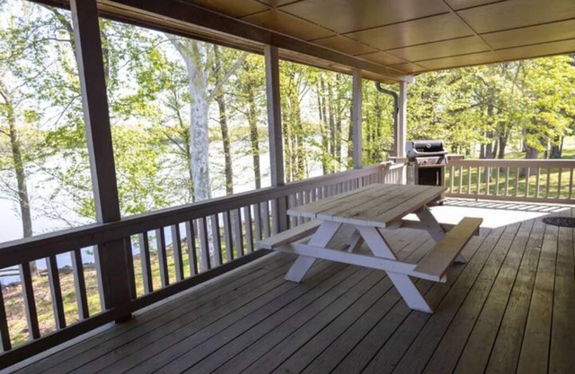 3 Bedroom Lakefront Condos - Dog Friendly