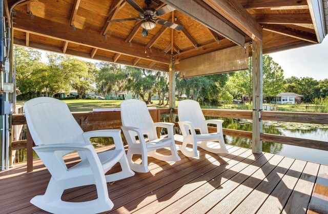 3 Bedroom Lakefront Retreat Near Downtown Tavares