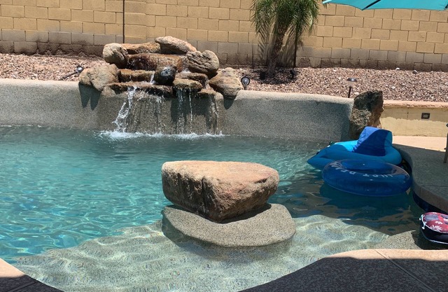 3-bedroom PNW beach themed house in Goodyear with AC, WiFi. Enjoy your stay