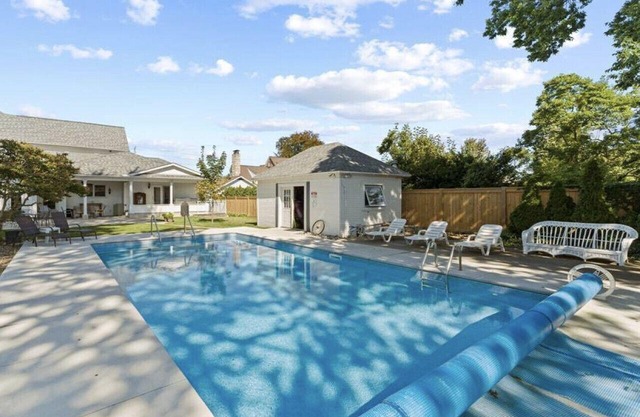 3 bedroom Salt water Pool (open May1st to October 31st) and Hot Tub