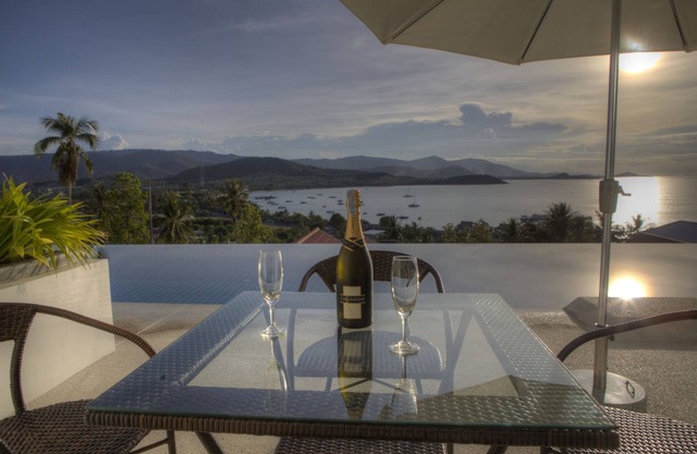 3 Bedroom Sunset Seaview Apartment (JH)