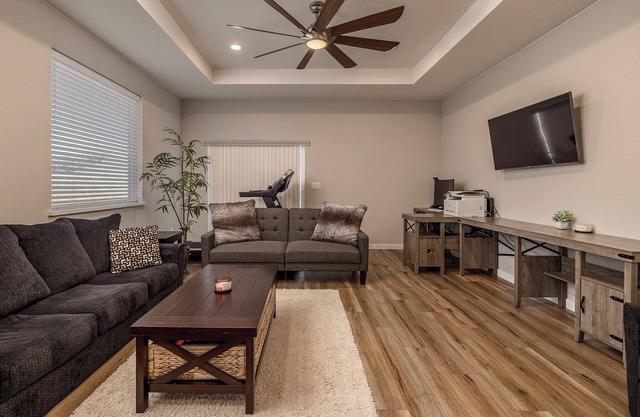 3-bedroom townhome in perfect Palmer with WiFi