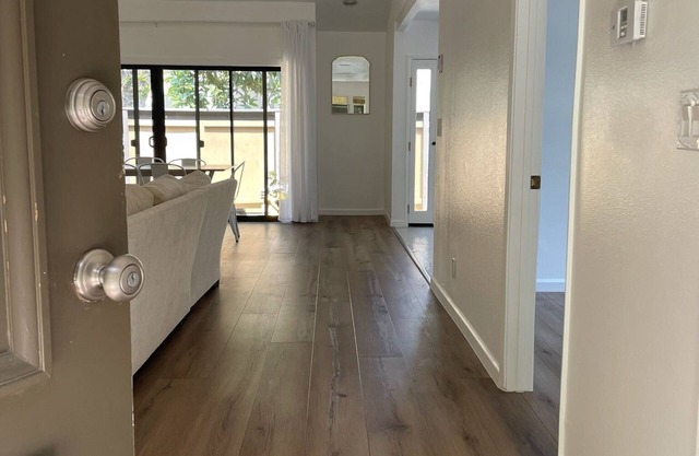 3-bedroom townhome in welcoming Monrovia with pool