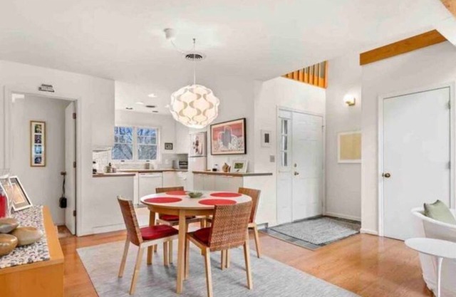 3 Bedrooms of Beachy Bayfront Bliss. PLUS VIEWS!