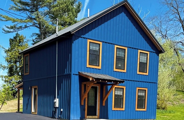 3 BR/2.5 BATH RIVERVIEW