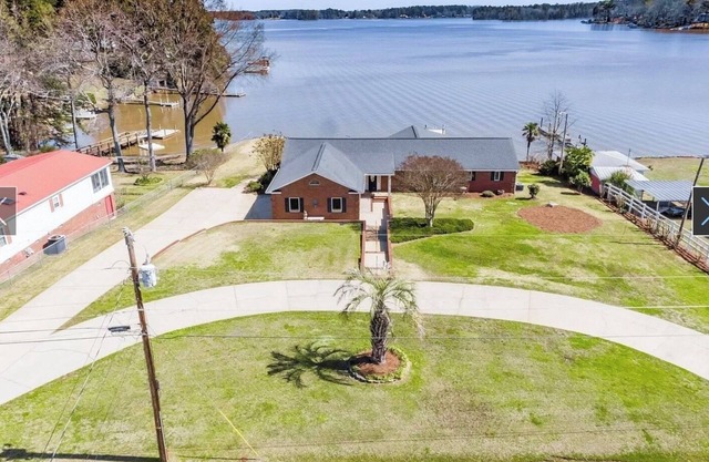 3 BR Lakefront house w/dock at Lake Murray, Family, Fishing, Fun!