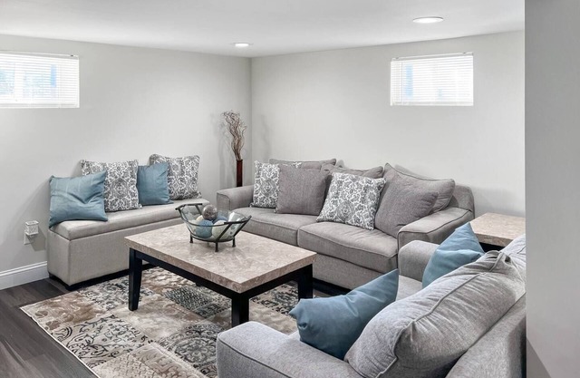 3 BR Ranch overlooking the Rivernn